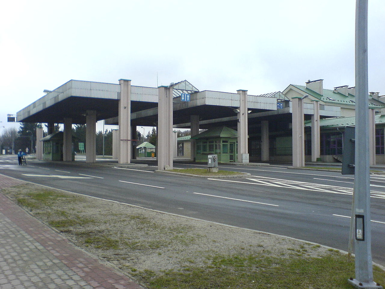 already_non-existent_polish-slovak_border_crossing_with_european_routes