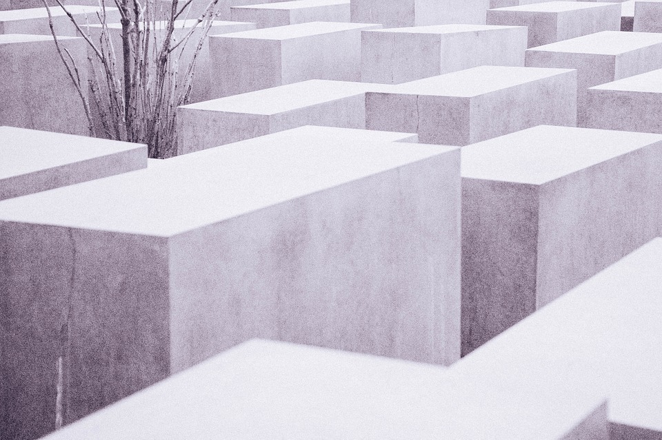 Hannah Arendt; Holocaust Memorial