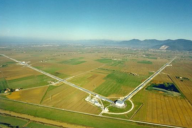 Gravitational waves detectors