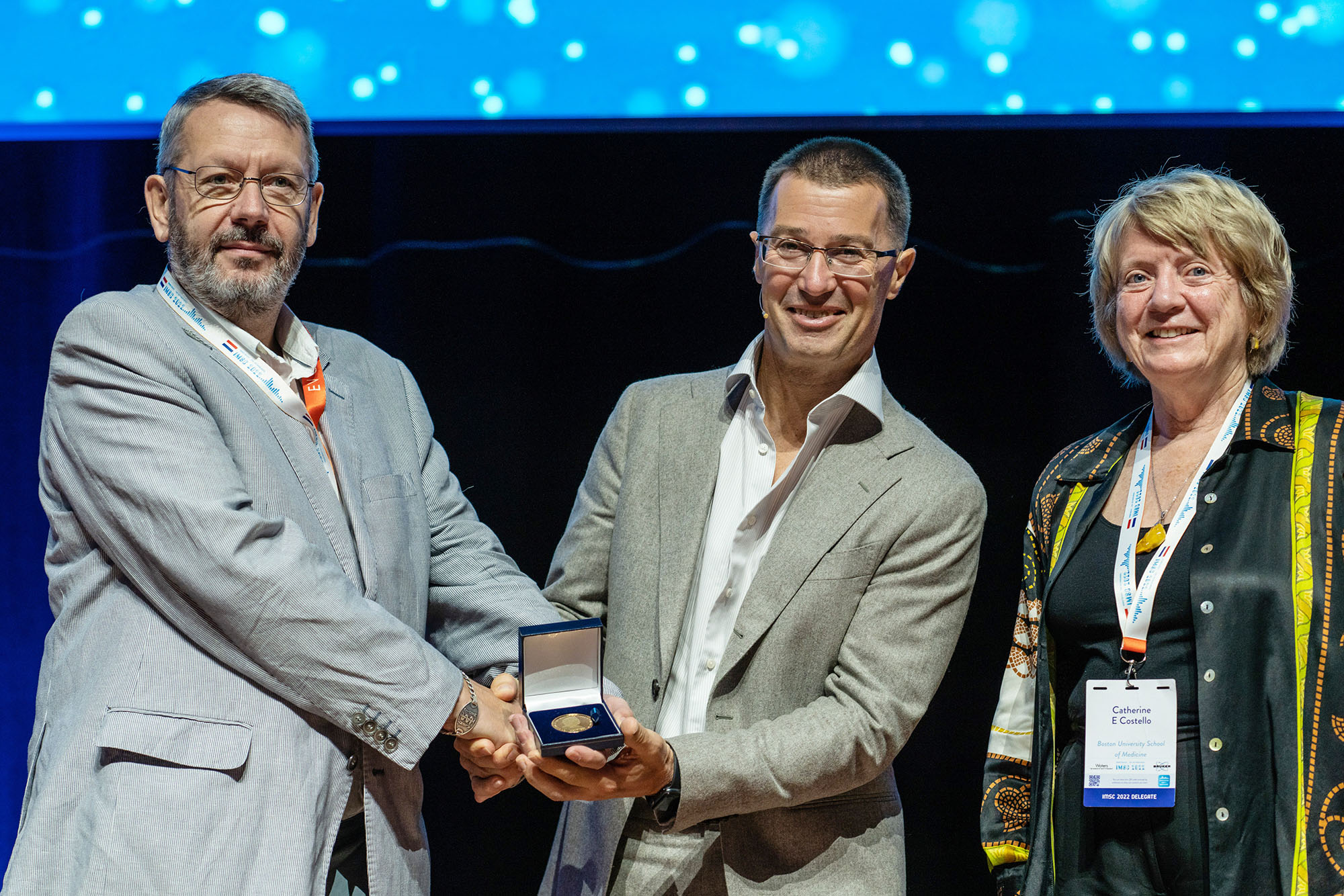 Ron Heeren receives the Thomson medal