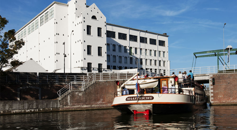 Een rondvaartboot van Rederij Stiphout