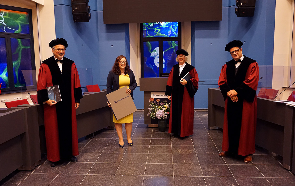 Shauna O'Donovan sucessfully defends thesis