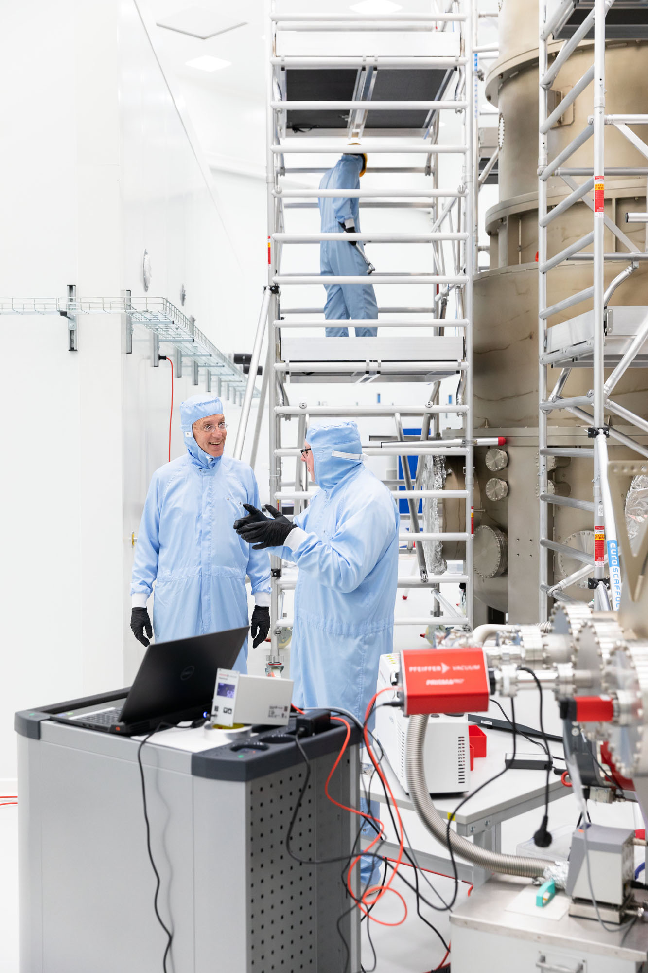 Minister Robert Dijkgraaf in the ET Pathfinder clean room