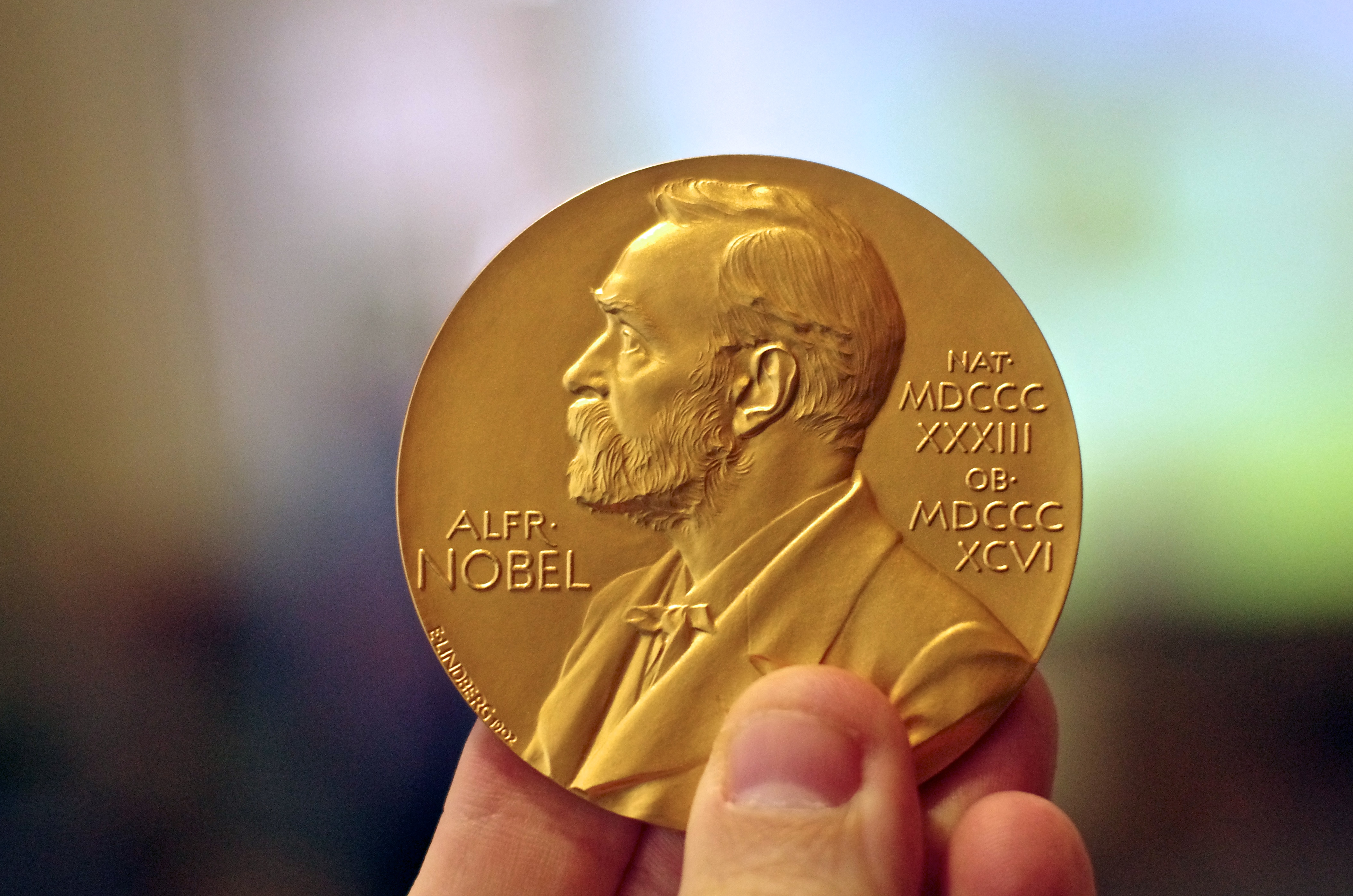 Nobel prize awards. Медаль Нобелевской премии Муратова. Нобель мукофоти. Нобель и Нобелевская премия.