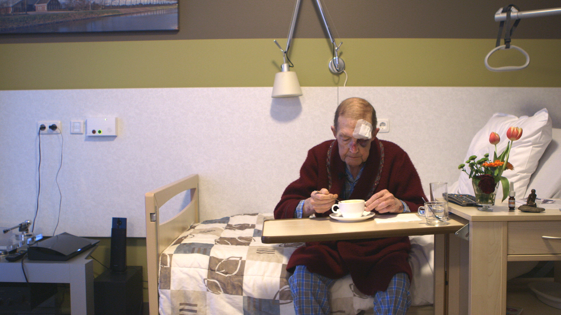 Picture of a man eating