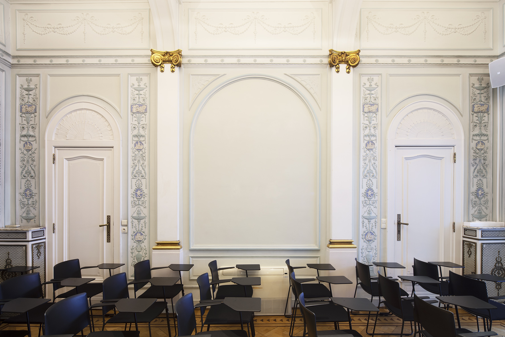 Bel-Etage theatre style