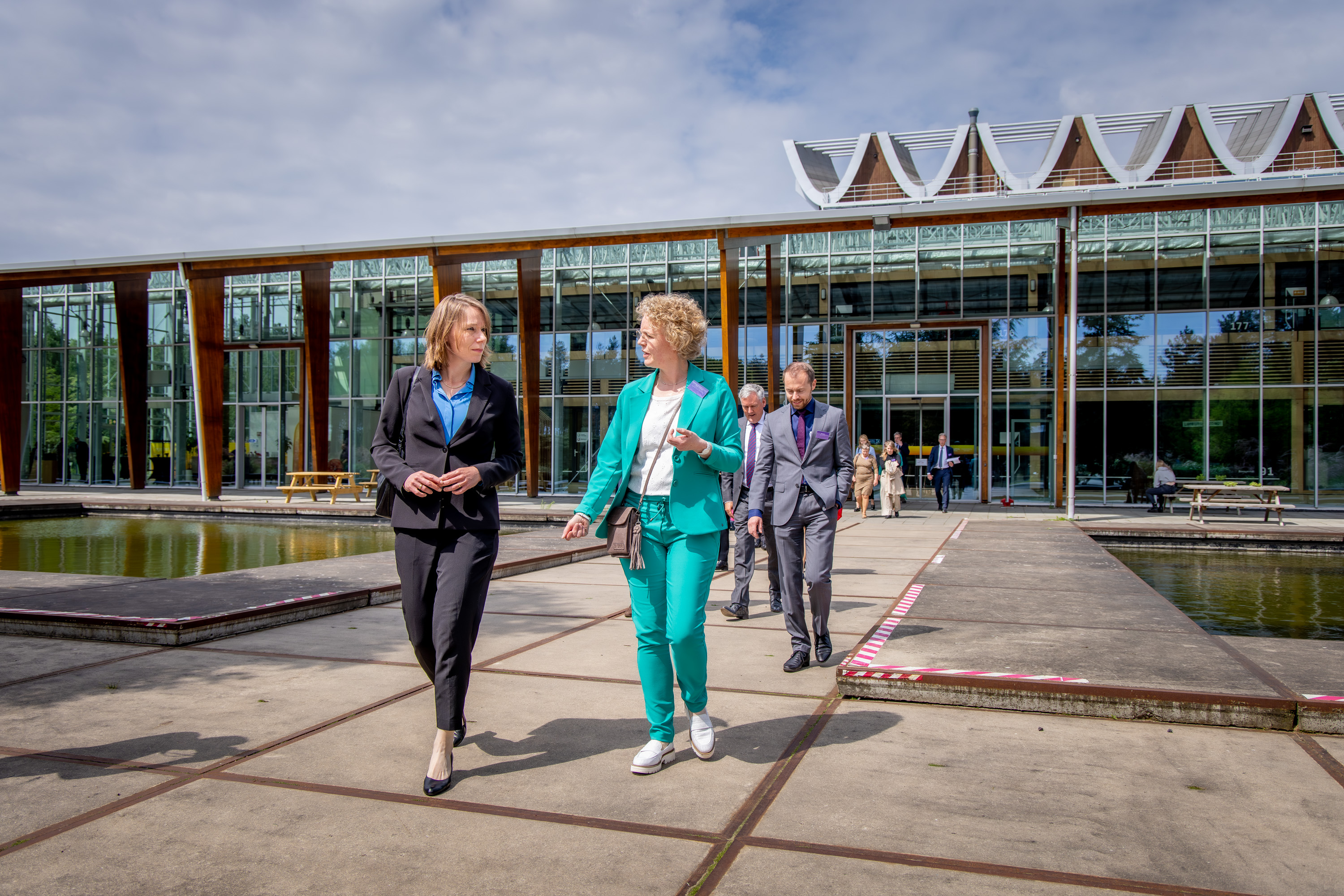 Start bouw high-tech onderzoekskas