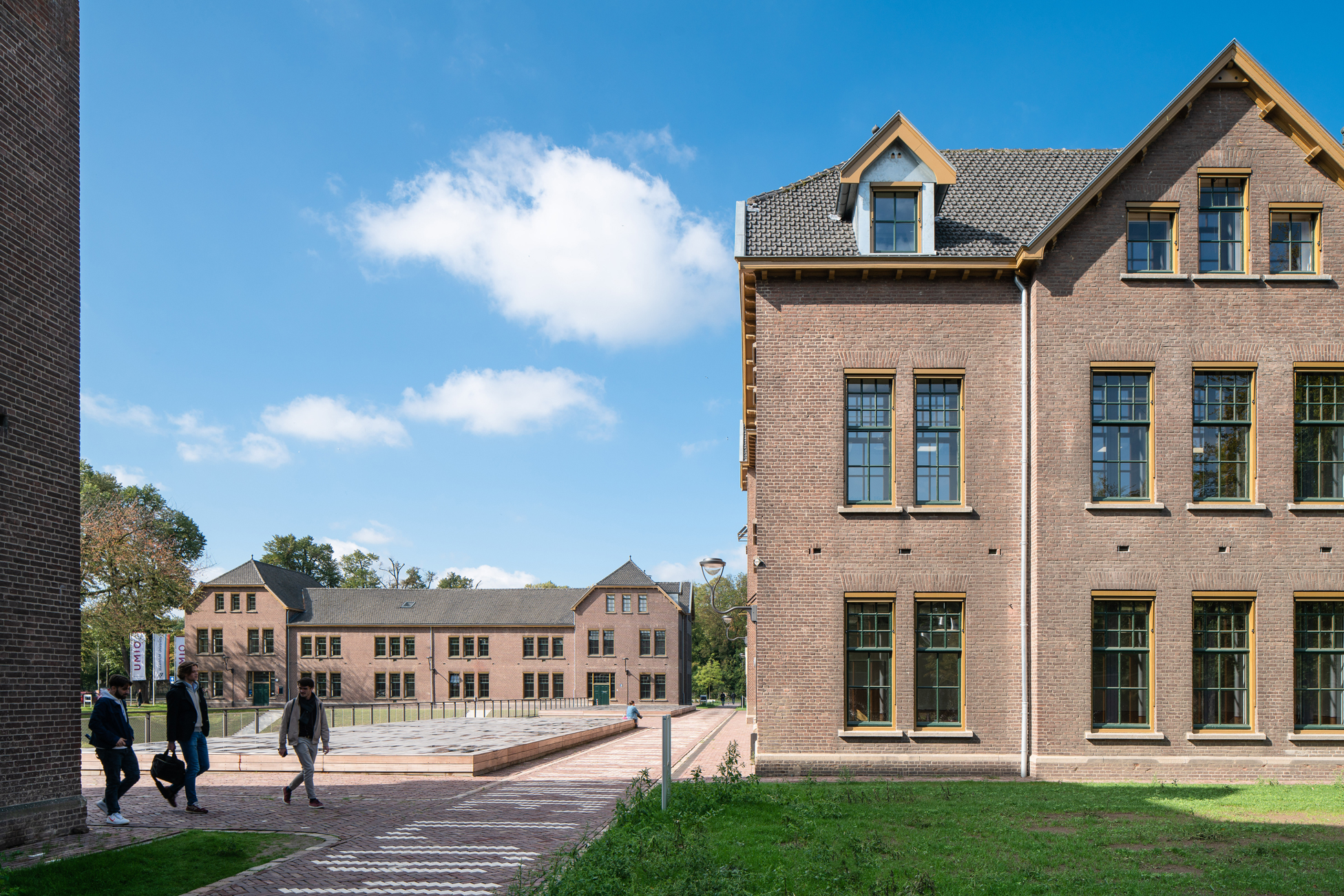 Campus tapijn photo 3