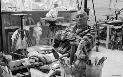 Black and white photo of Maurice Blik in his studio