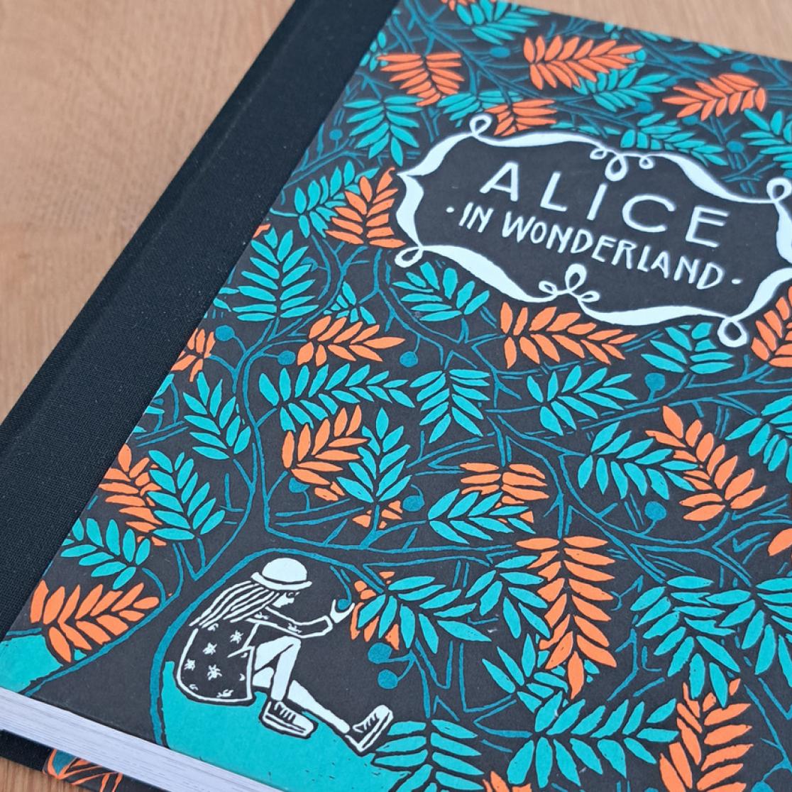 Book cover of Alice in Wonderland
