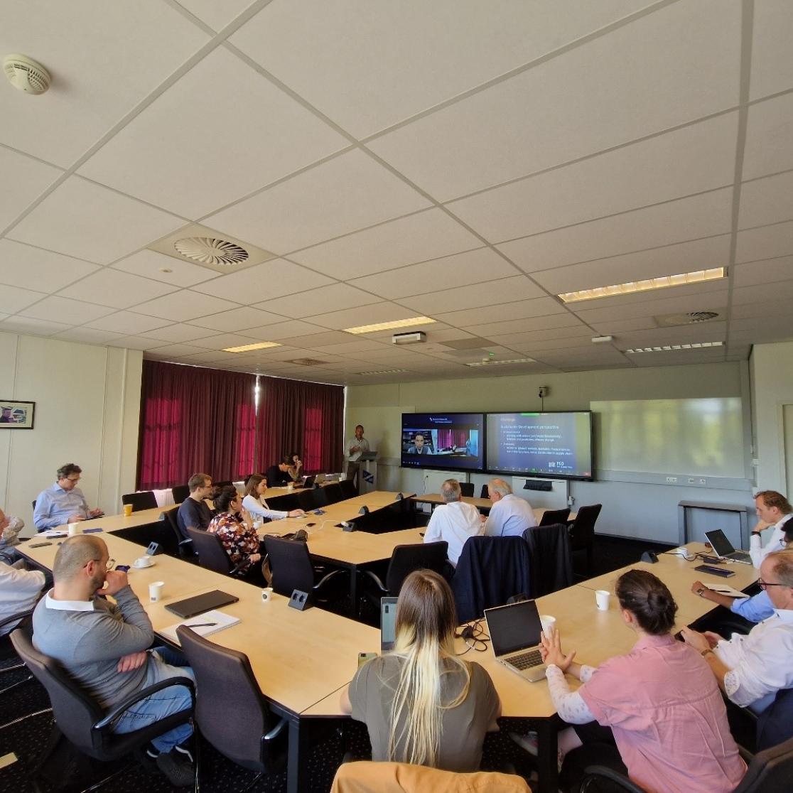Hybrid Seminar