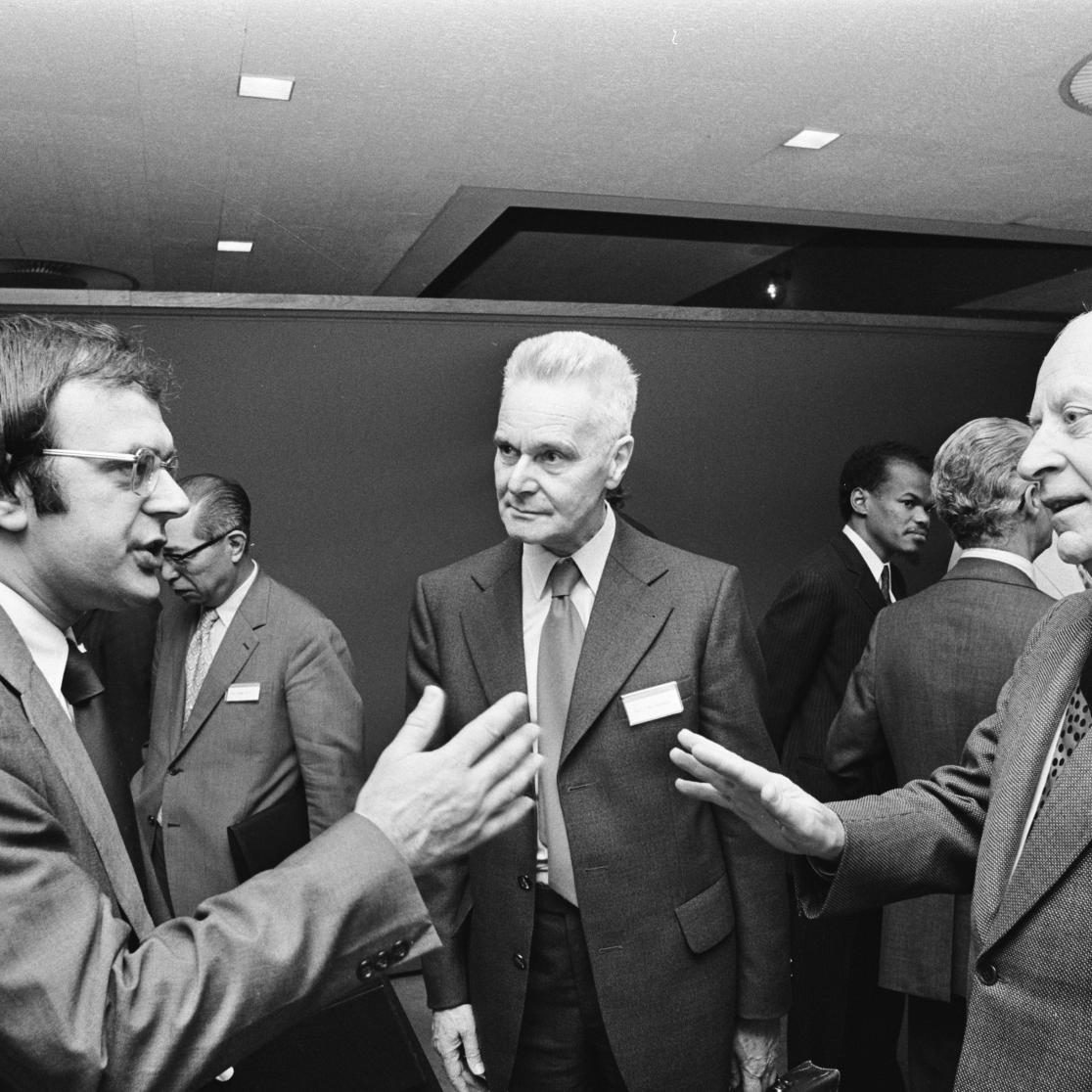 jan_tinbergen_1975.jpg