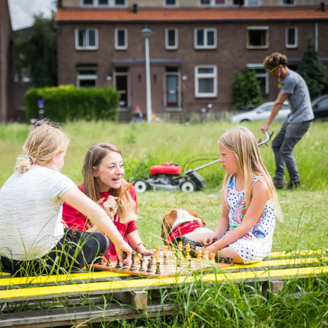Student volunteers from Maastricht University helping out in their neighbourhood