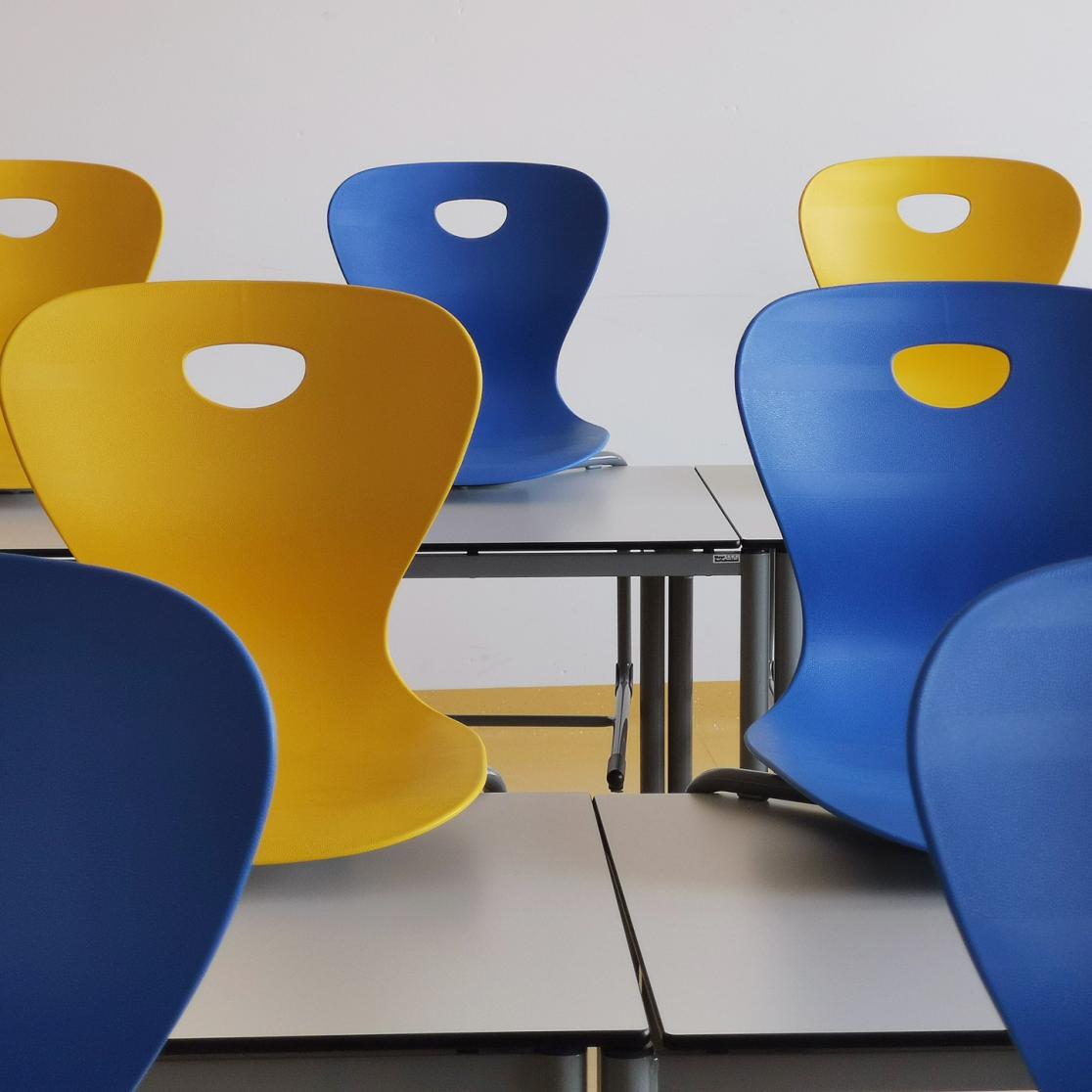 School stoelen 