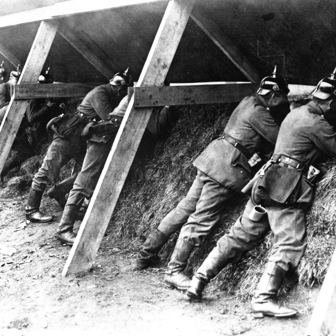 A picture of soldiers in a trench.