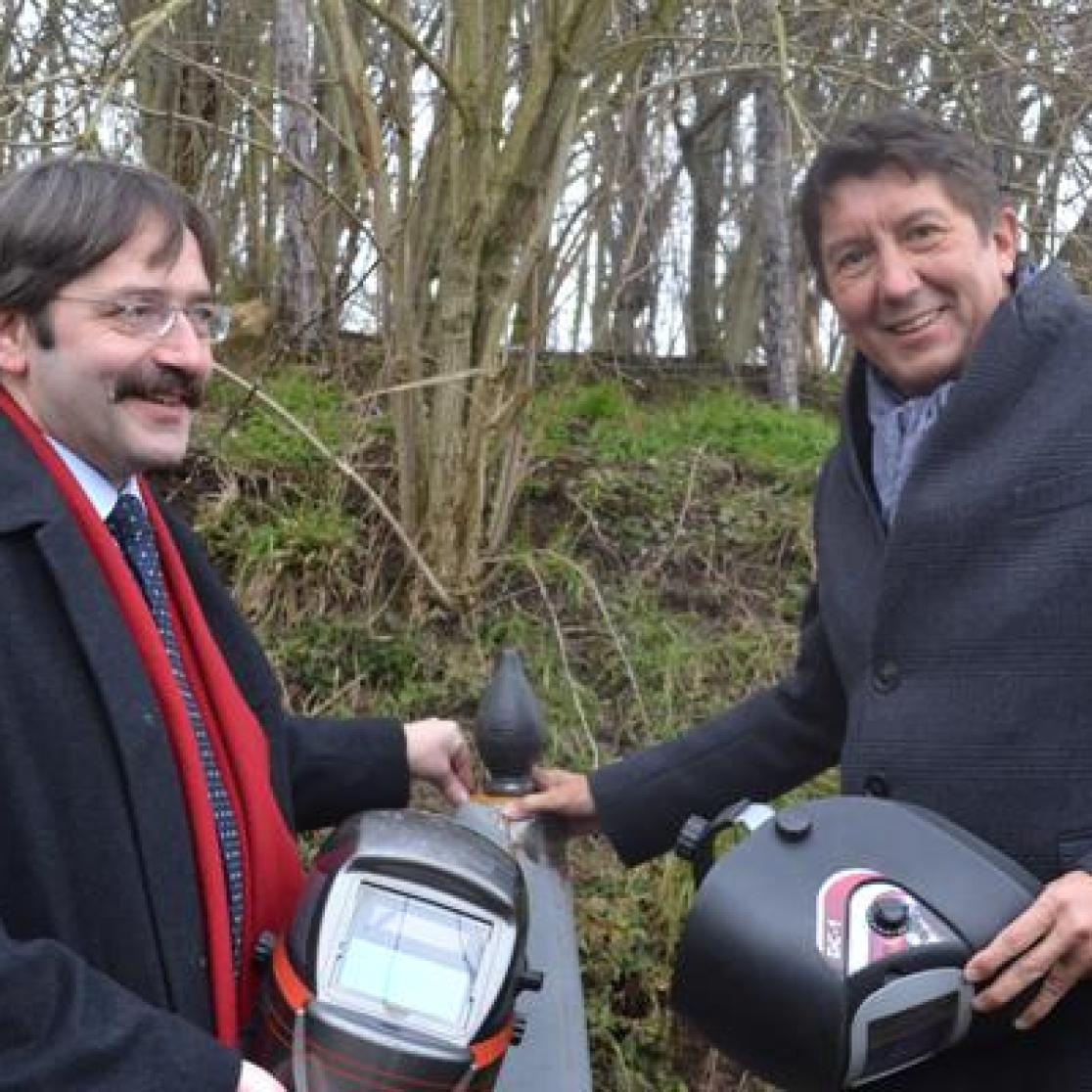 Een foto van beide gouverneurs.