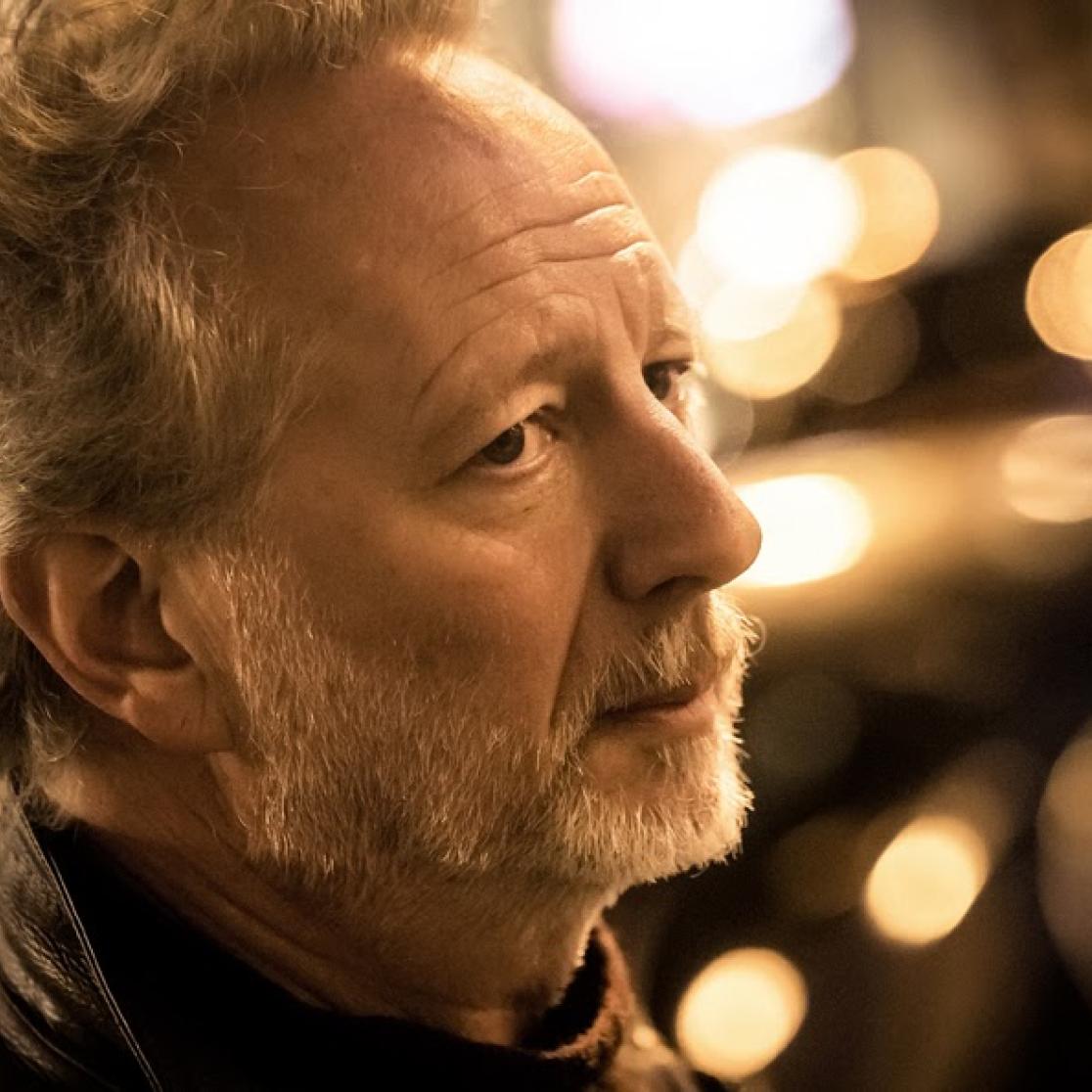 A portrait of Stefan Hertmans.