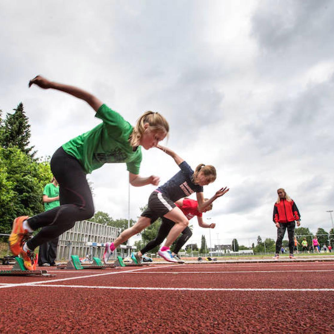 Combining top sport with UM studies