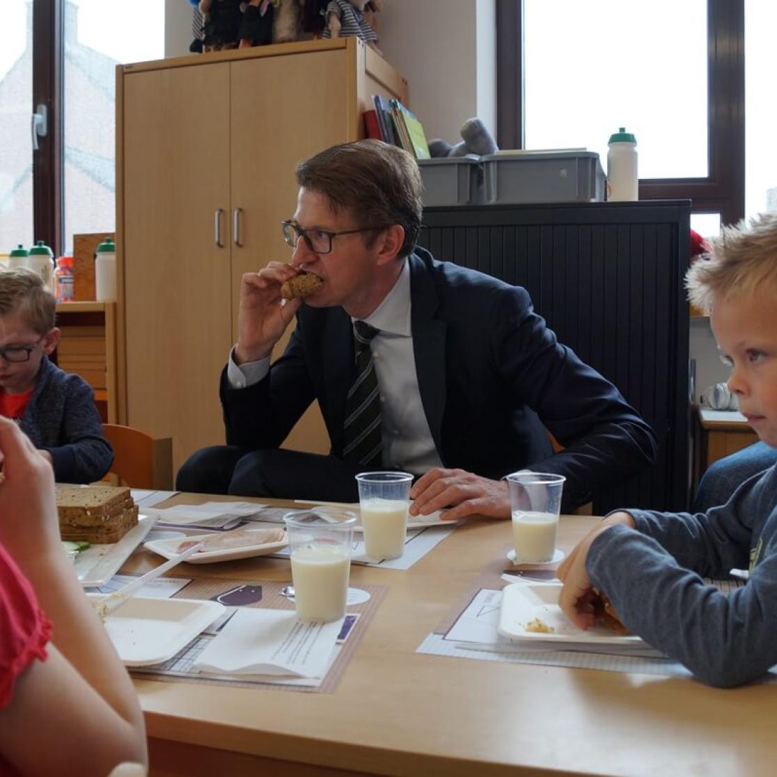 Sander Dekker visits the Healthy Elementary School of the Future