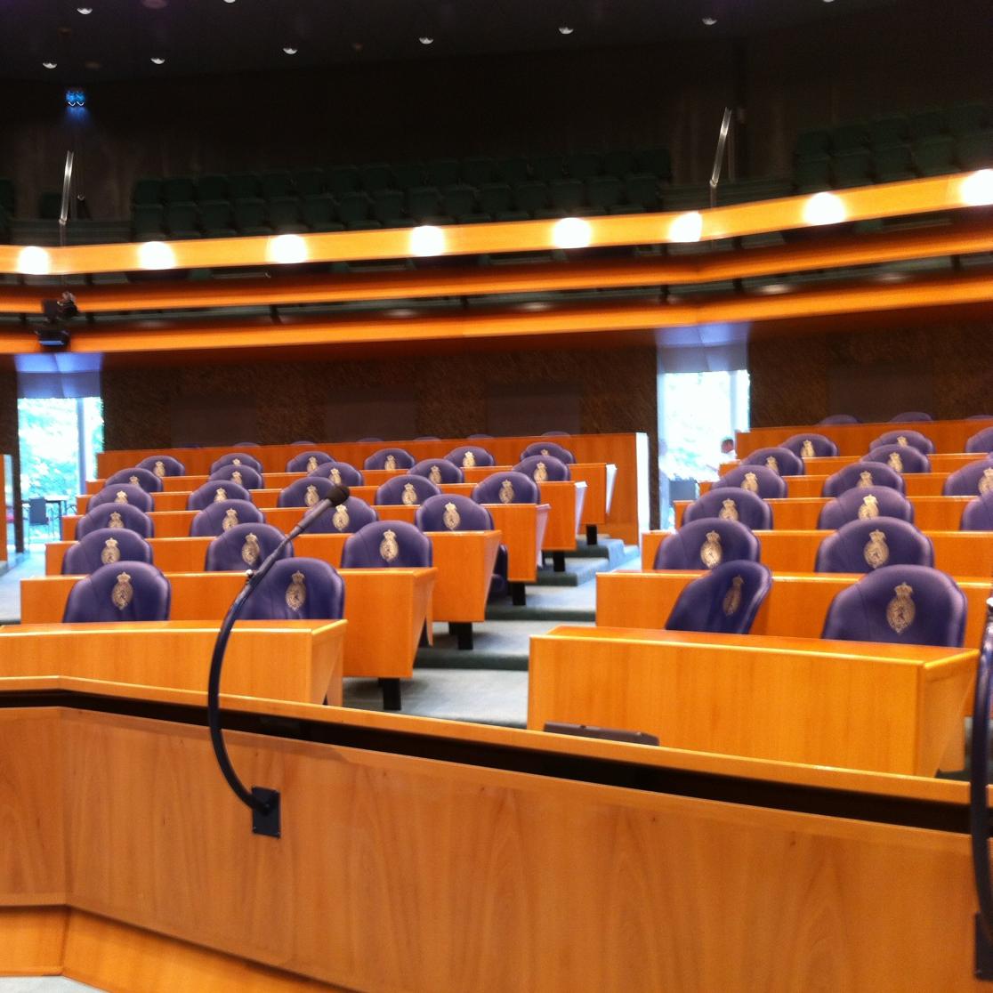 Ambtsmisdrijven van ministers en leden van de Staten-Generaal: klikken uit de commissie stieken: vervolging van fractievoorzitters?