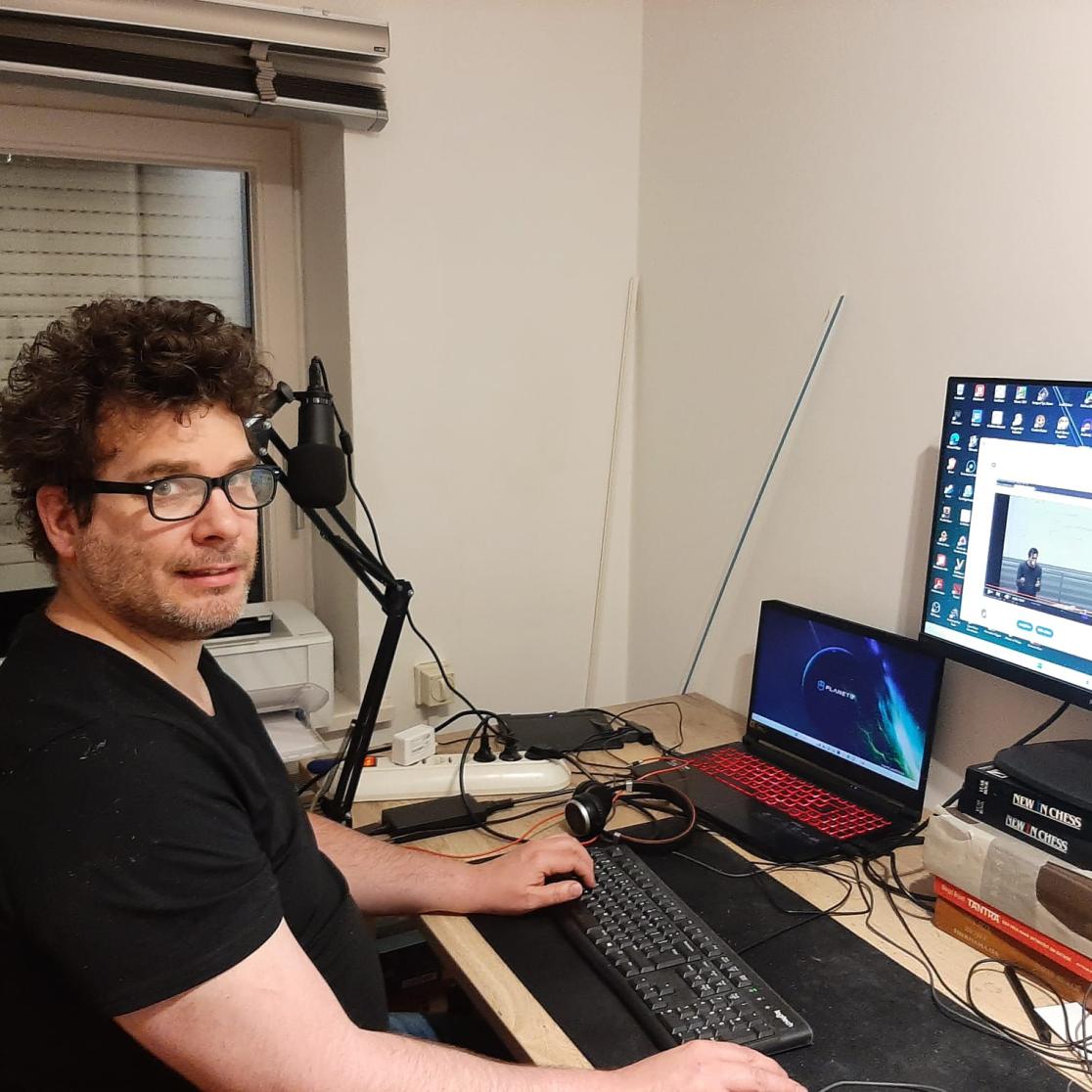 Stefan Maubach recording a video