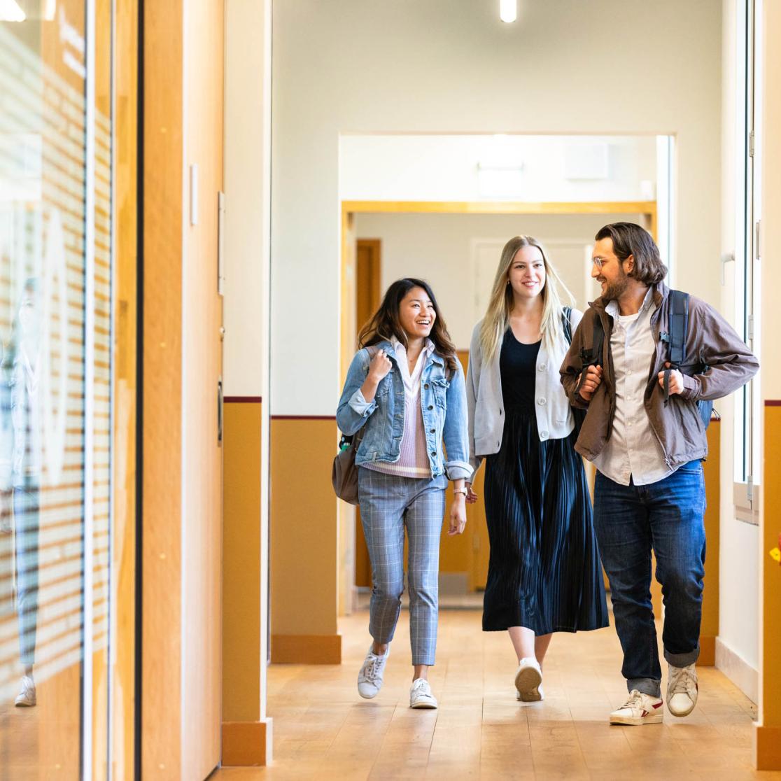 Sbe students walking in MSc building at Tapijn