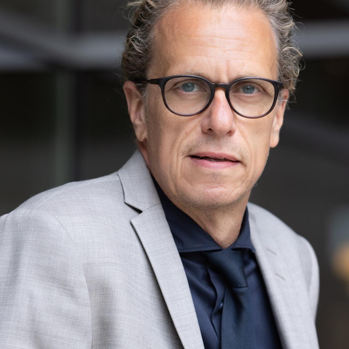 Prof. Leuz
