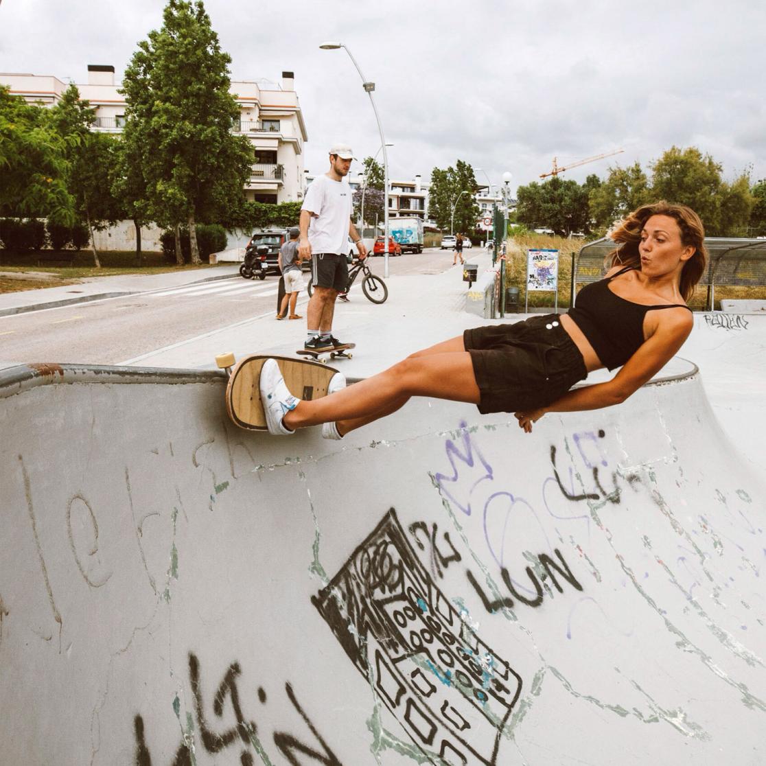 Alumna Marta Skateboarden 