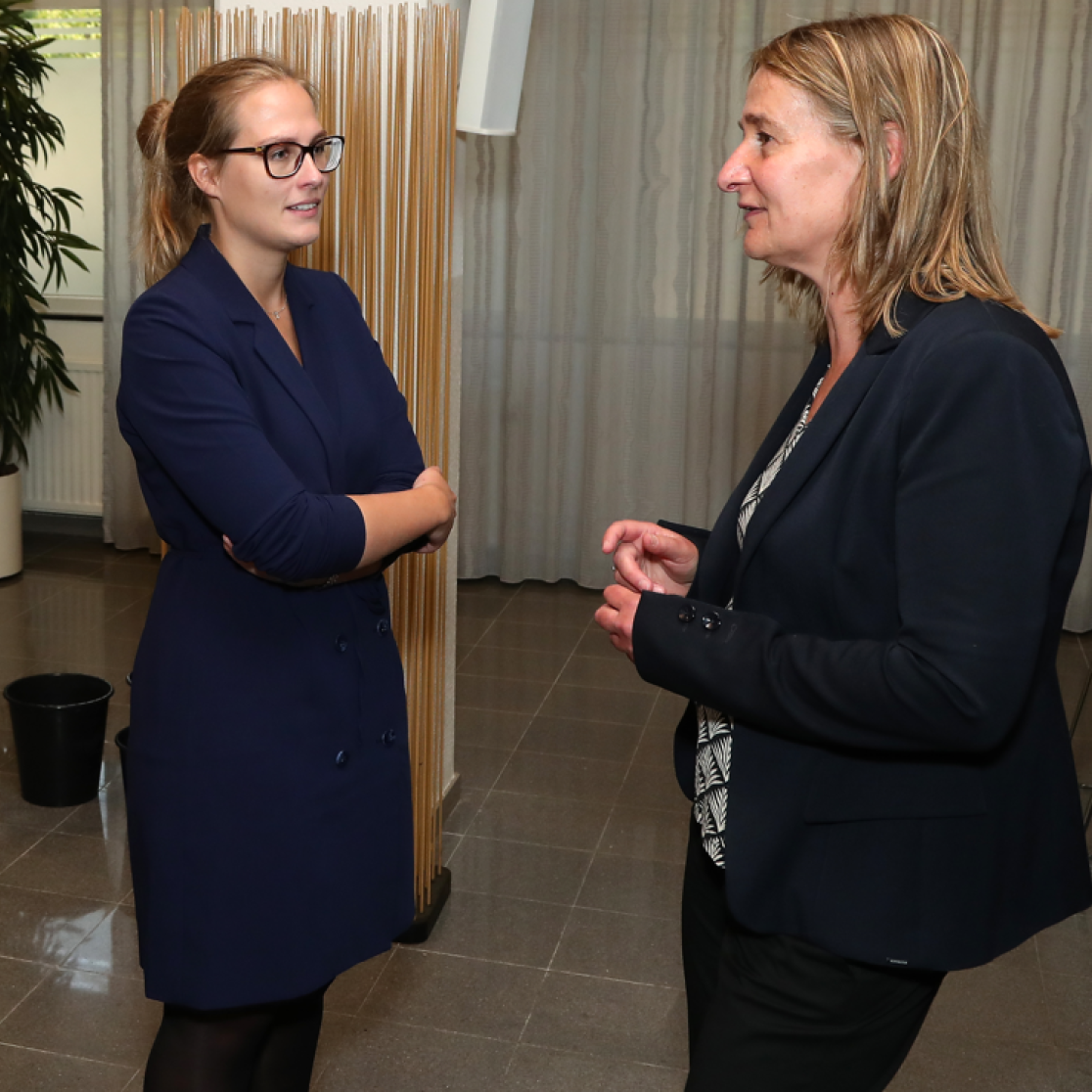 Nienke van Bueren en Lisa Jonkman