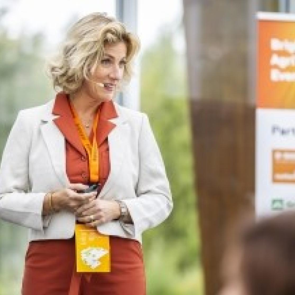 Op dinsdag 8 oktober vond het eerste Brightlands AgriTech Event plaats, waar bezoekers kennismaakten met de nieuwste AgriTech-technologieën en deelnamen aan een divers programma, met onder andere een keynote van Ellis Janssen van Philips Horticulture LED Solutions.