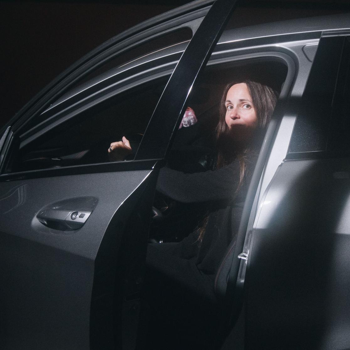 Kim Kuypers in a car