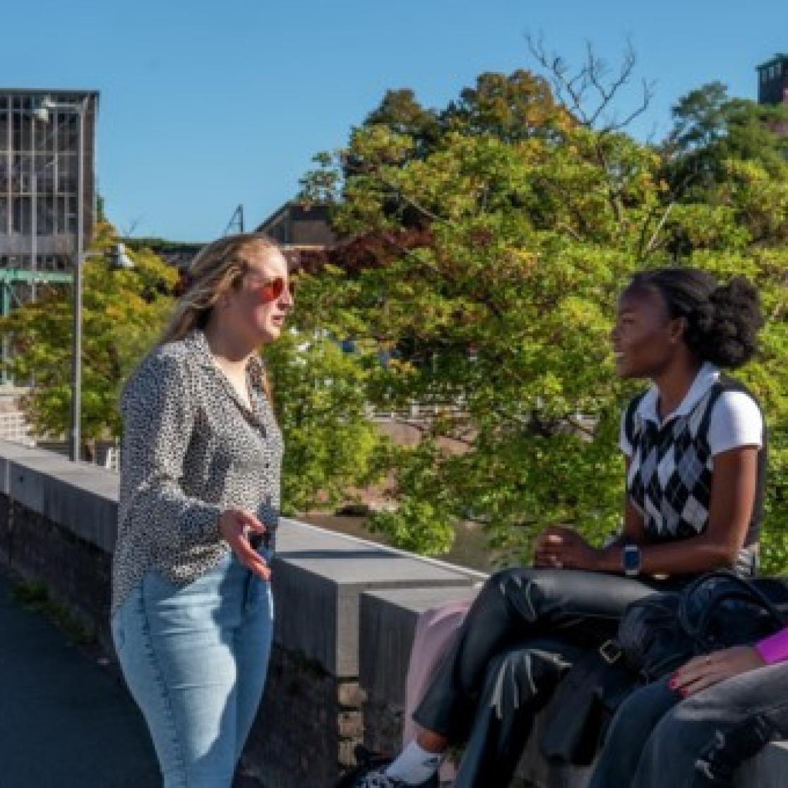 students on the wall in Maastricht
