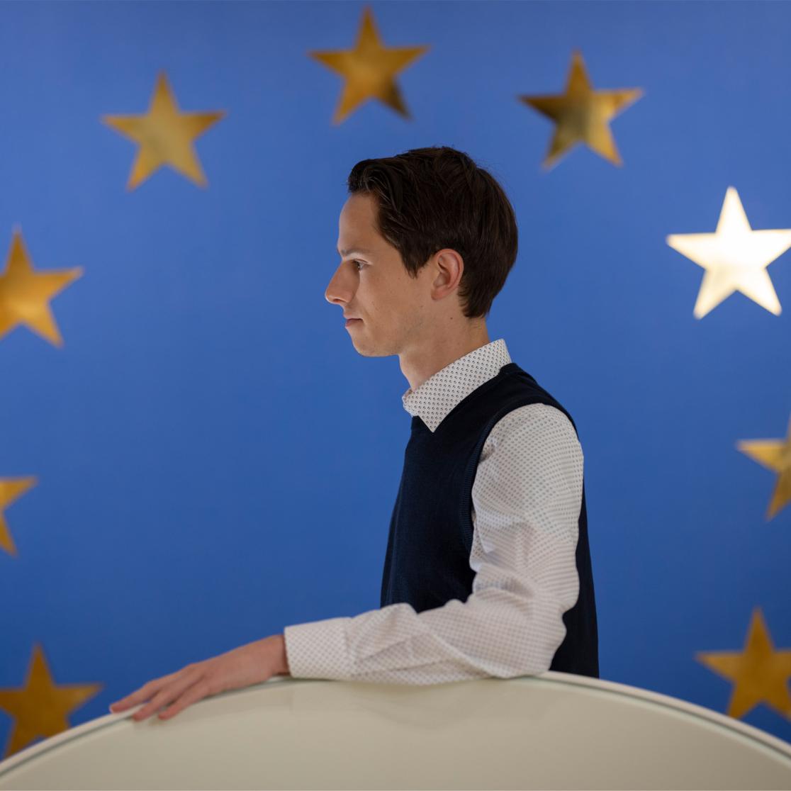 Sjoerd Maille in front of the EU flag