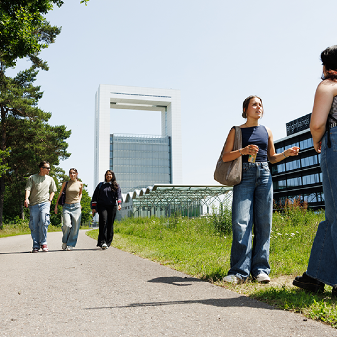 Student hanging out at the Greenport campus in Venlo