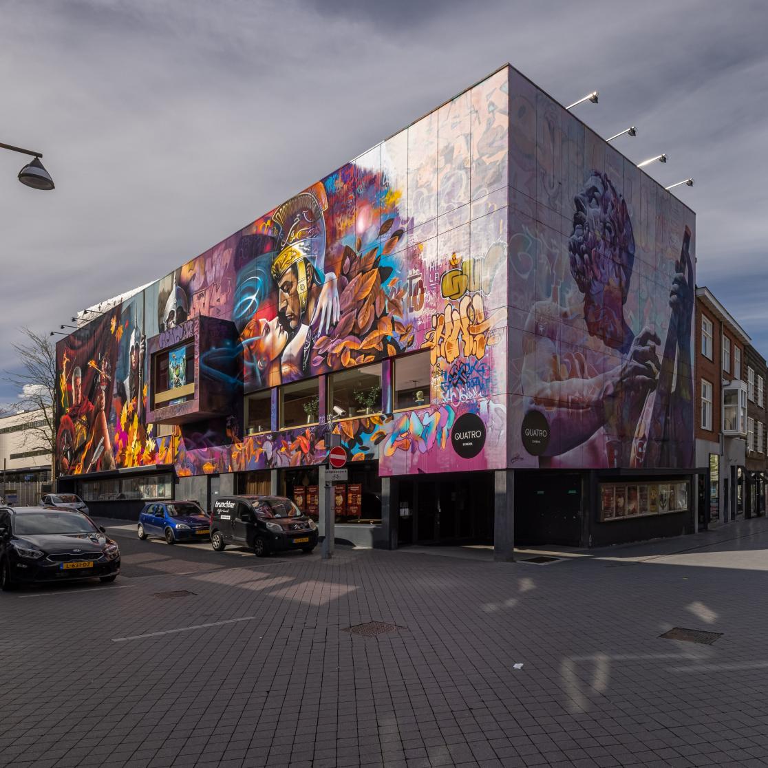 Street Art op Heerlense bioscoop - foto Luc Lodder