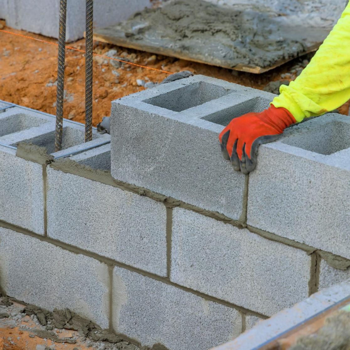 bouwvakker aan het werk