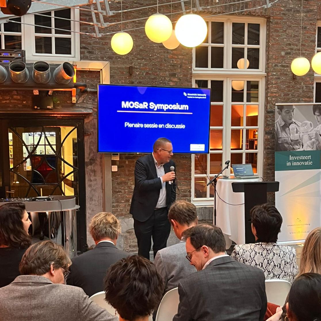 Raymond Schlossels presenteert tijdens het mosar symposium