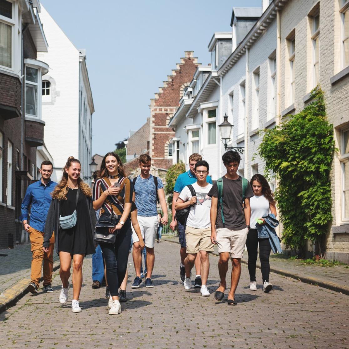 LC - group students at Ezelenmarkt