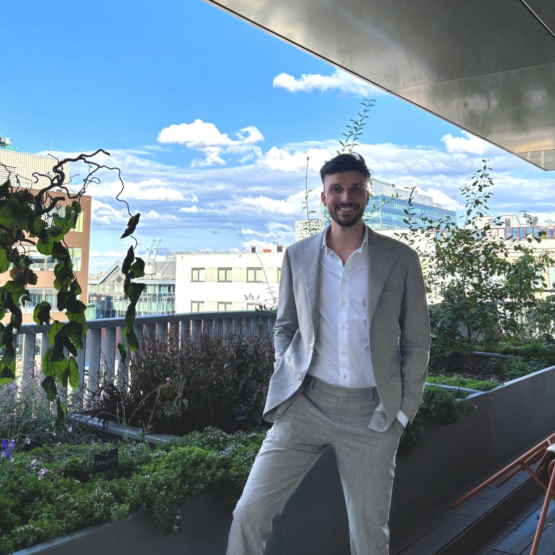 Tim Noeland outside