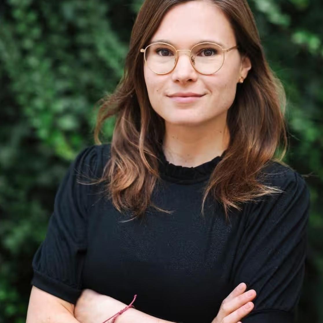 Dr. Corina Heri