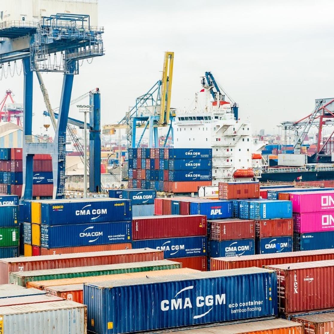 Port with lots of containers
