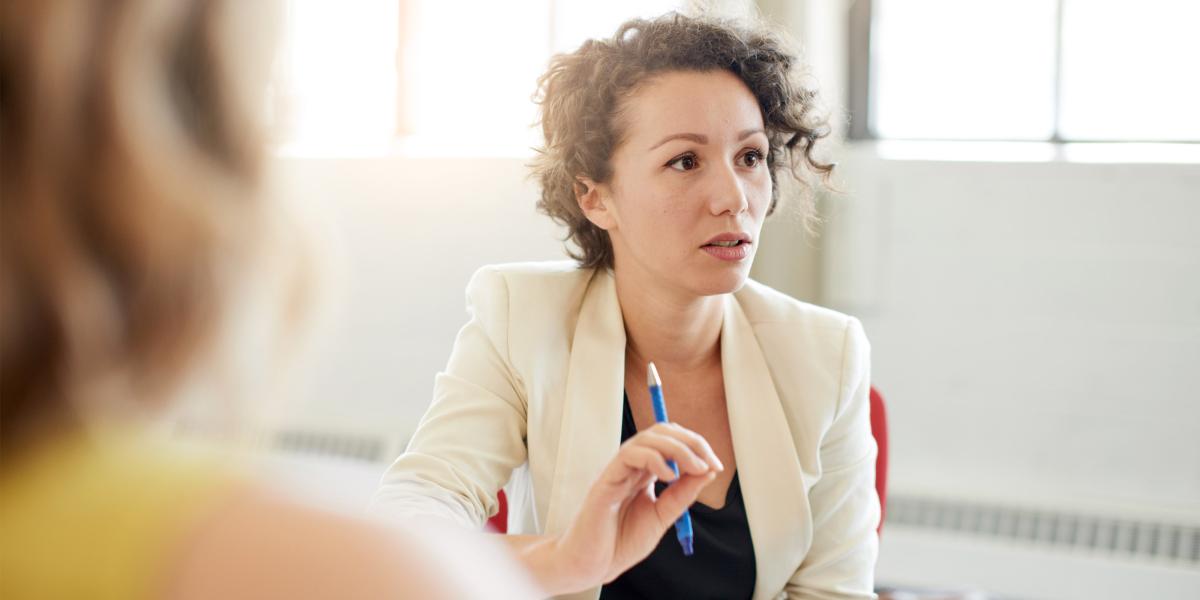Conversation between employee and adviser