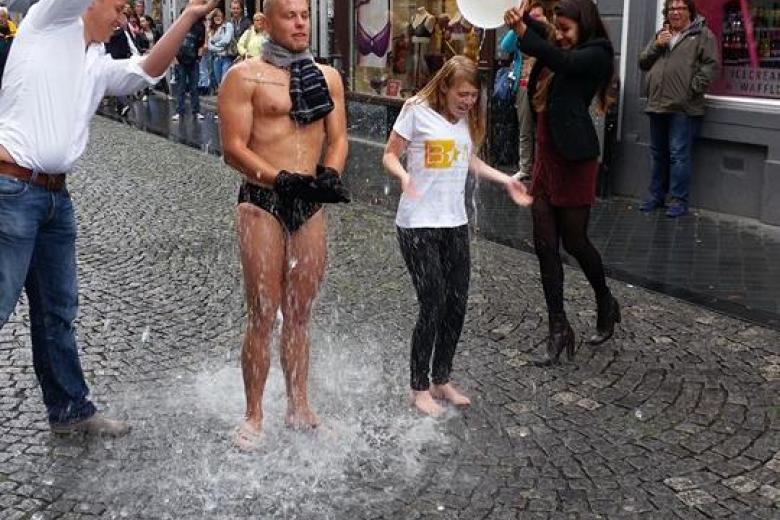 Ice bucket challenge