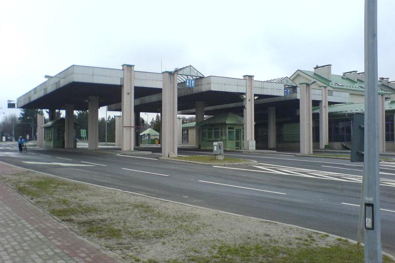 already_non-existent_polish-slovak_border_crossing_with_european_routes