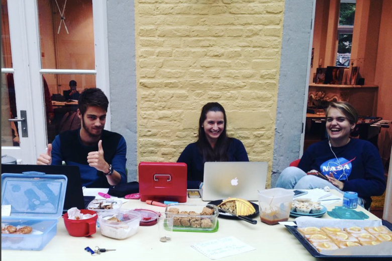 Bake sale Universalis