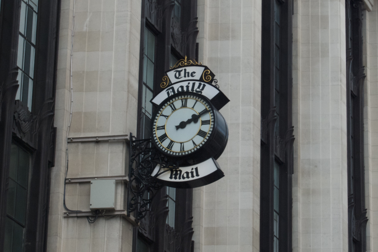 Daily_mail_clock_high_st_ken