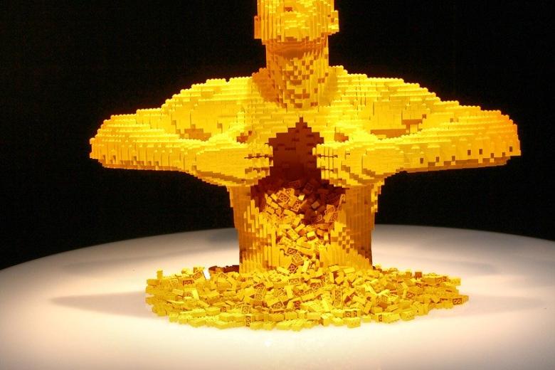 Course Lego Bricks of Life: man made out of lego stones