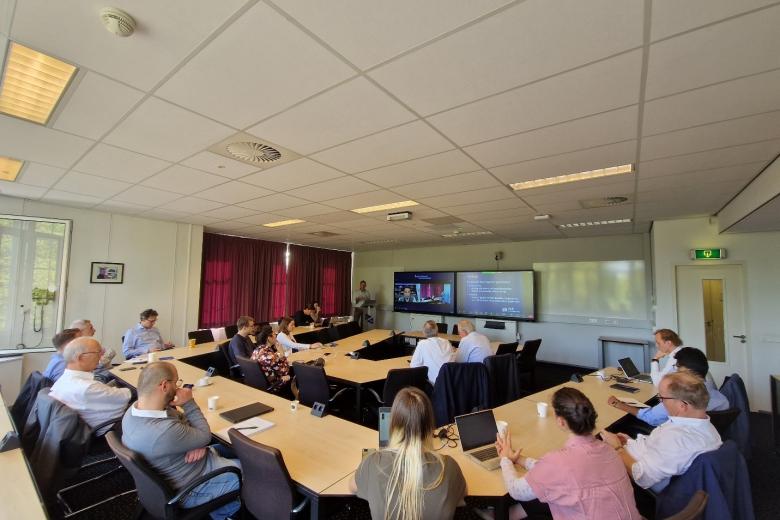 Hybrid Seminar