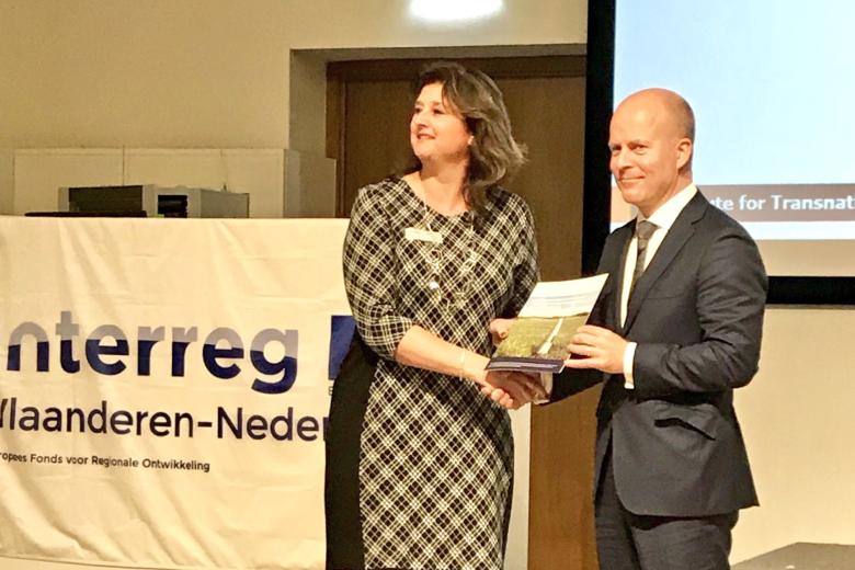 item_anouk_bollen_staatssecretaris_raymond_knops_rapport_gespecialiseerde_verpleegkundigen_ic.jpg