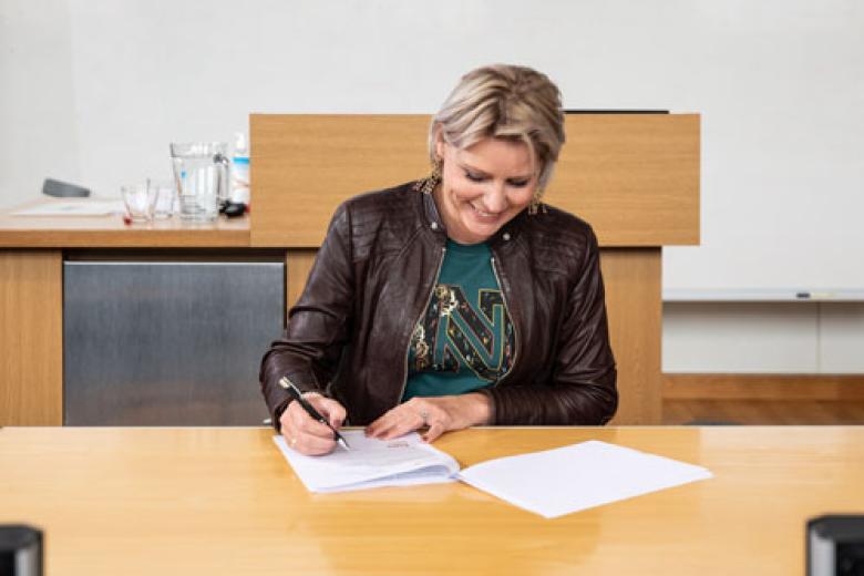 Rianne Letschert signing the Declaration of intent UN Convention higher education institutions